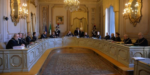 L'udienza pubblica della Corte Costituzionale, con la presenza dei tre nuovi giudiciFranco Modugno (2D), Giulio Prosperetti (D) e Augusto Barbera (S), a Roma, 12 gennaio 2016.      ANSA / MAURIZIO BRAMBATTI
