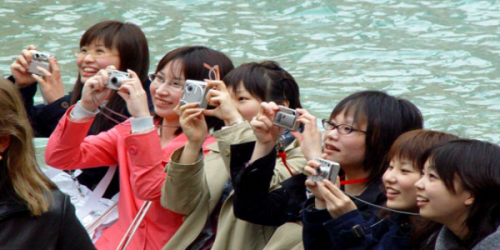 Risultati immagini per turisti cinesi
