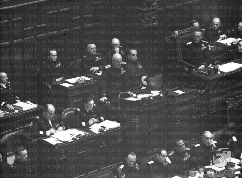 Mussolini parla alla Camera il 3 gennaio del 1925 (Istituto Luce) dittatura fascista