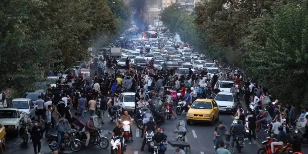 Iran: manifestanti controllano la parte ovest di Teheran