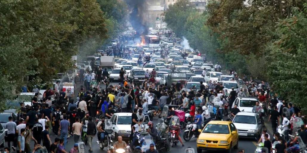 Iran: la rabbia della classe media alimenta le proteste